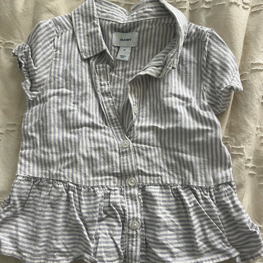 Old Navy White & Gray Striped Button-Front Peplum Shirt